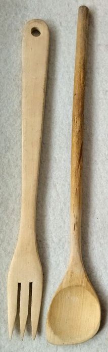 Ножи кухонные и деревянные лопатки состояние новое