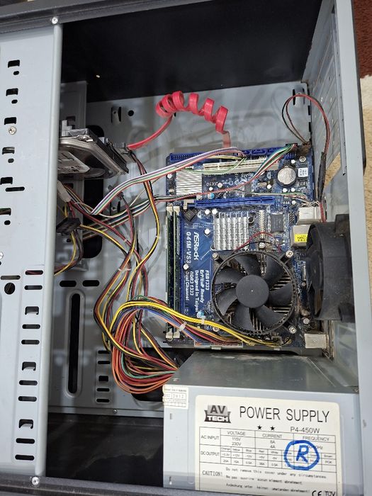 Компьтер
Мат плата: ASRock G41M-VS3
Блок питания Avtech 450W
HDD 250