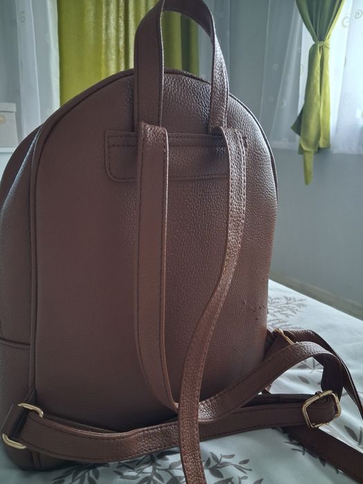 Дамска раница в кафяво