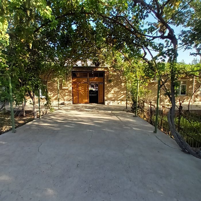 Эски шахарда 8 сотокли ховли сотилади