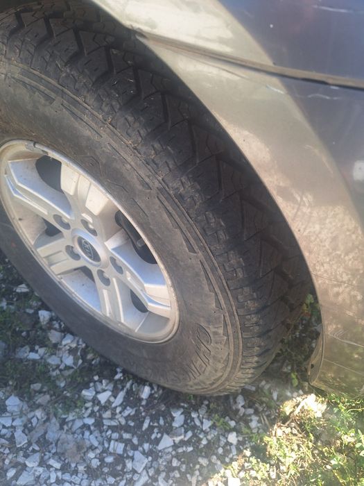 Vând sau dezmembrez Kia Sorento