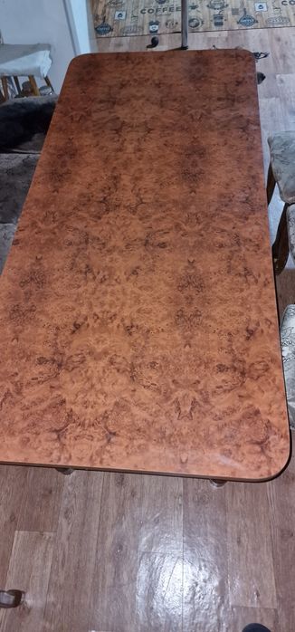 Стол в гостинную