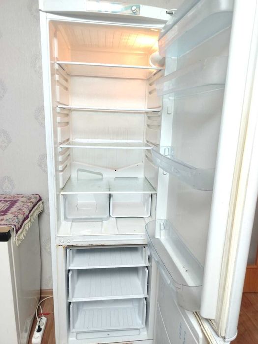 Холодильник Indesit срочно