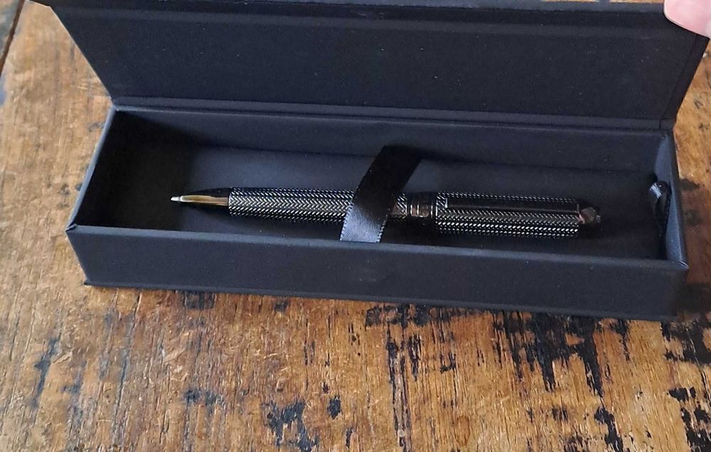 химикалка HUGO BOSS Gun метал с шарки тип рибена кост