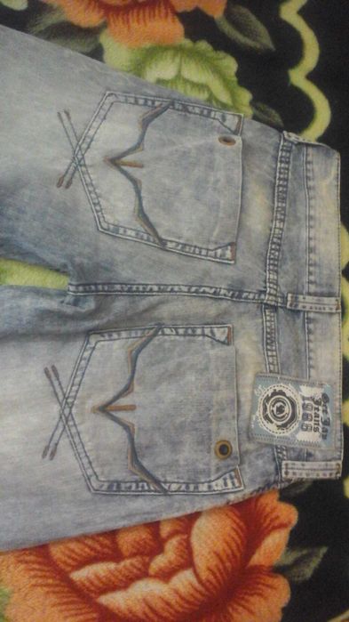 Джинсы.        .