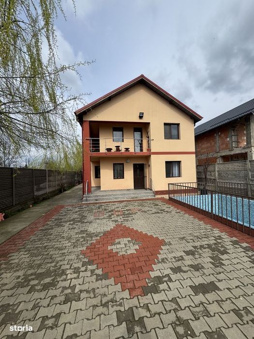 Casă cu 4 camere, teren 450mp, preț 165.000 EUR