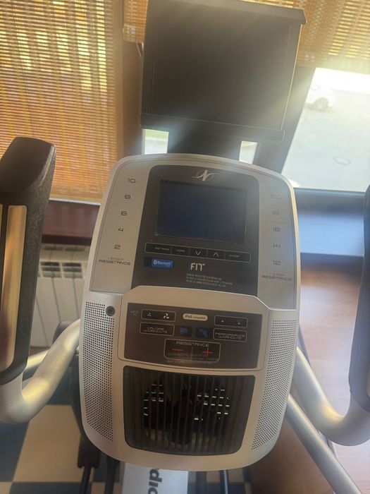 Тренажер Эллипс Nordic с экраном.