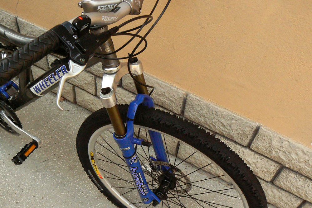 Bicicleta mountain bike full suspensie Wheeler