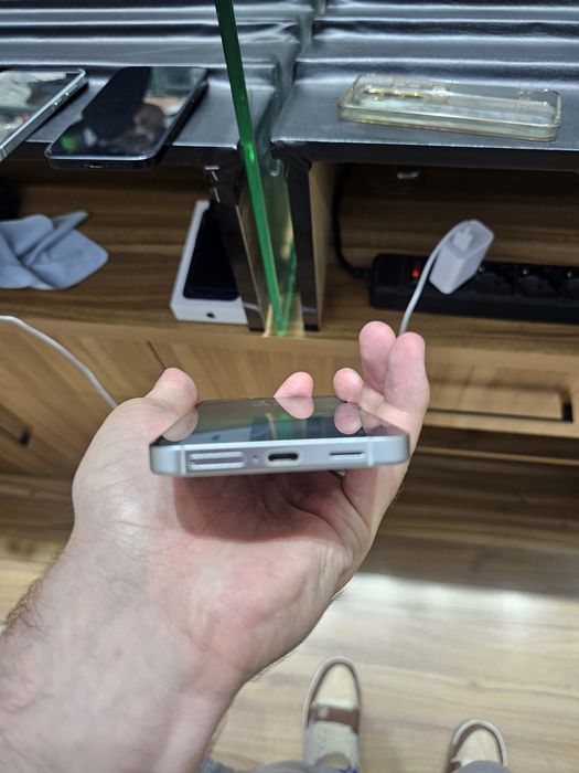 Samsung s24 b/u holati ideal