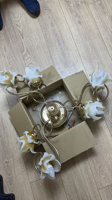 Люстра 6 рожков в отличном состоянии