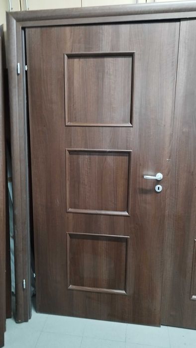 Портална врата, двукрила с каса плътна за отвор 190/210