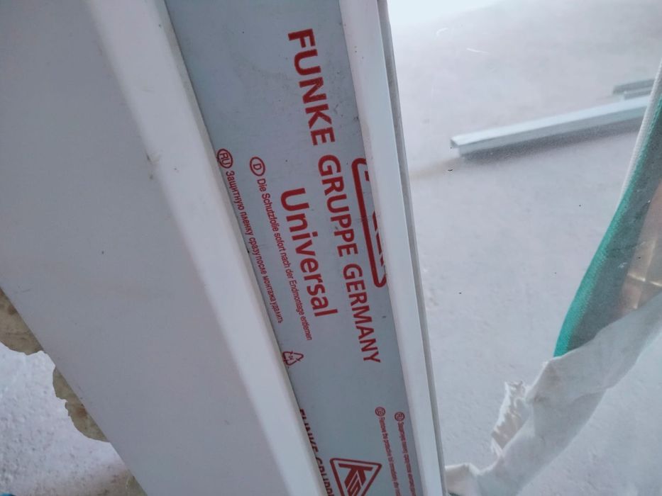 Пластиковая дверь