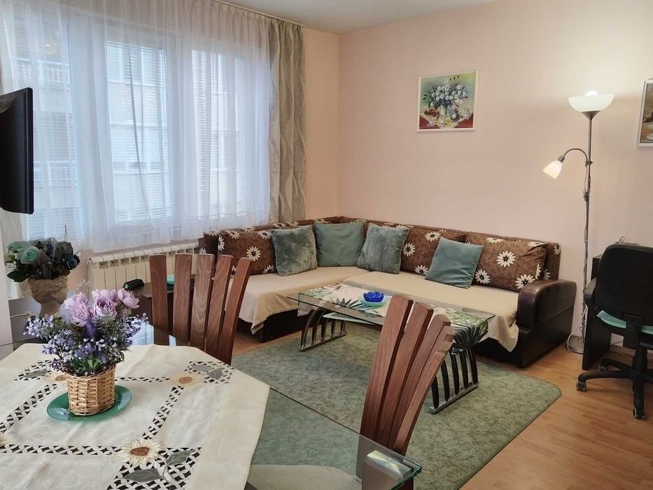 Дава се под наем Двустаен апартамент в София, Център - 58 кв.м за 545 € - Снимка #1