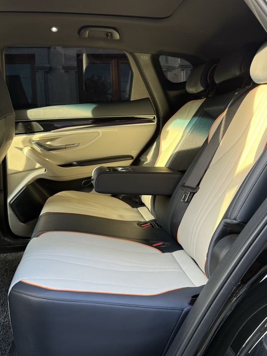 BYD song plus Flagship
