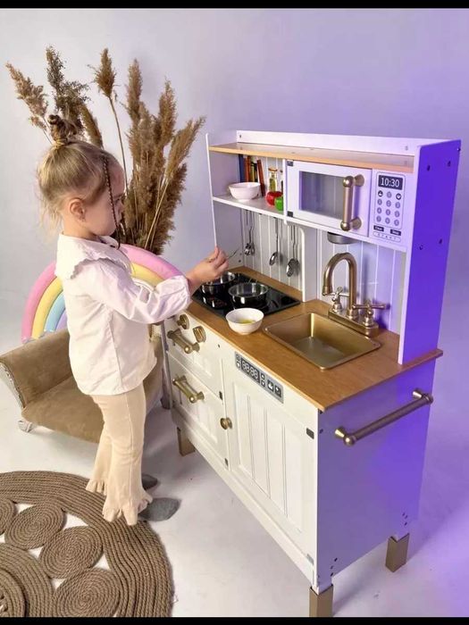 Деревянная игровая кухня для девочки из дерева