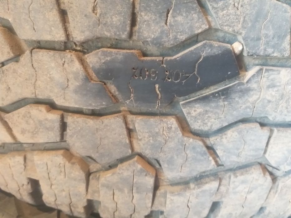 Продам бу шины на внедорожник