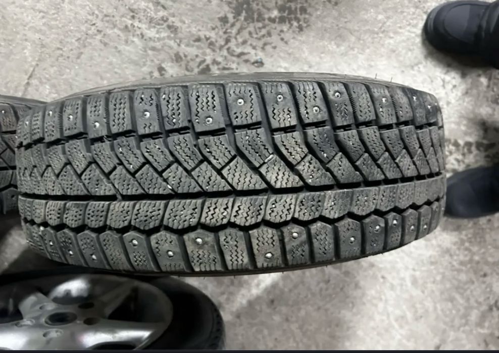 Комплект резины с дисками R15 бмв