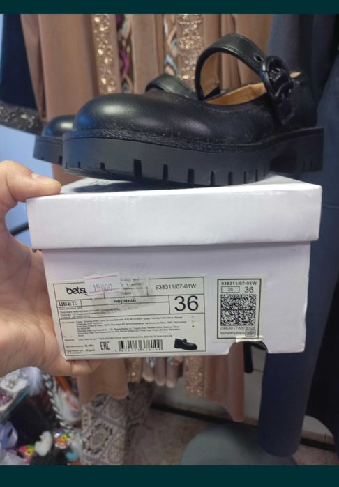 Продам новые школьные туфли 36р