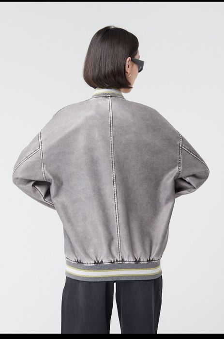 Кожаная, стильная куртка