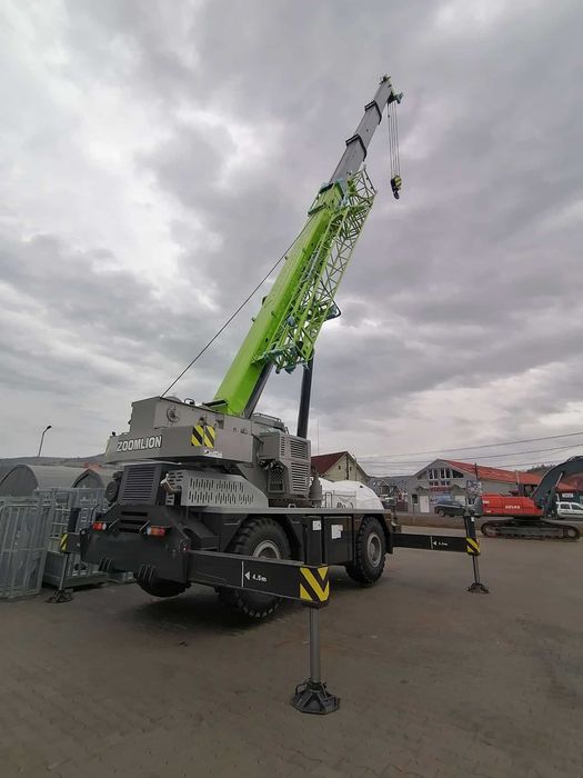 Macara mobila pentru teren accidentat Zoomlion ZRT400