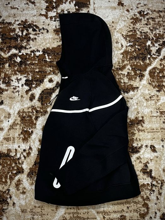 Продам Nike Tech Fleece Windrunner
