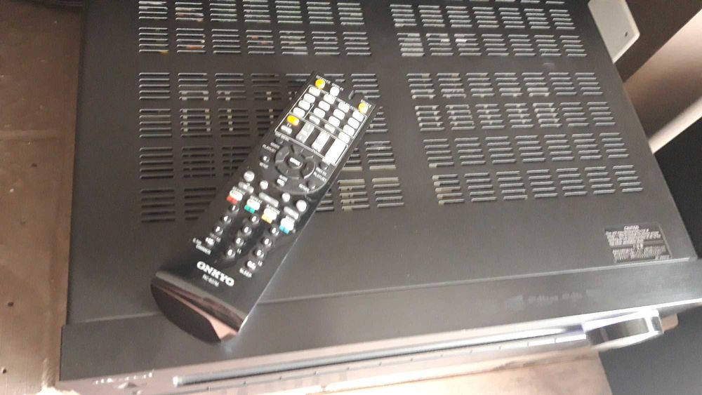 ONKYO TX NR818 усилвател