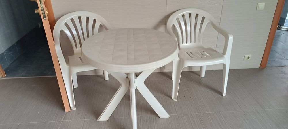 Продам окна, двери, навес, стульчик