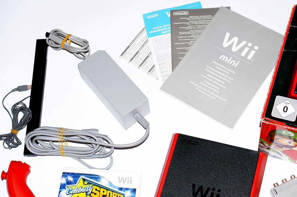Nintendo Wii Mini пълен комплект Нинтендо мини + подарък игра