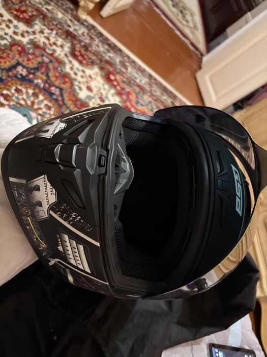 Мотоциклетный шлем GSB с зеркальным визором (почти новый)