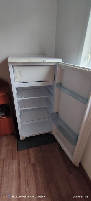 Продам холодильник с морозильной камерой