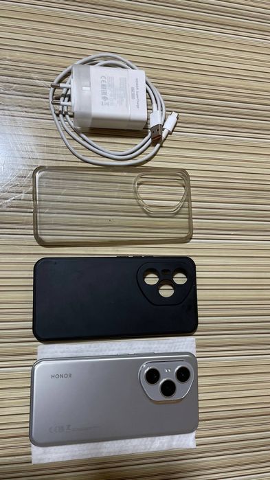 HONOR 400 Pro
Xotira: 12 GB RAM / 512 GB ROM 
Rang: Silver
Hola