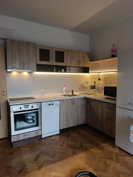 Тристаен апартамент под наем сухата река обзаведен