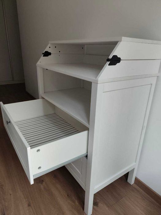 Скрин + маса за повикване, Sundvik, IKEA/Комод + стол для пеленания, Sundvik, IKEA