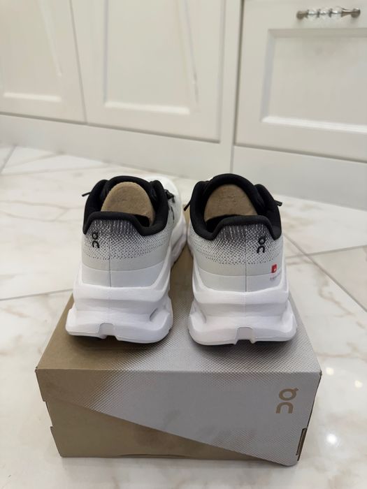 Оригинал Кроссовки ON 35-35,5 5.5 us