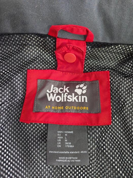 Jack Wolfskin impecabilă