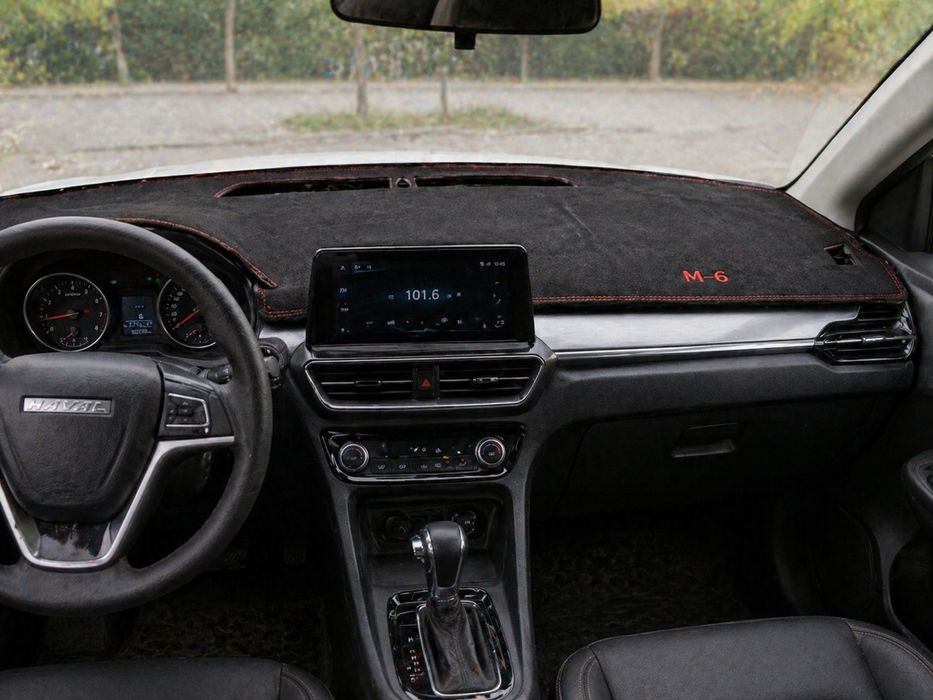 Накидка на торпедо (панель приборов) для Haval M6