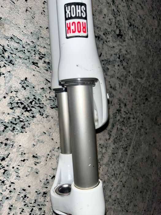 Рок шокс дарт старенькая