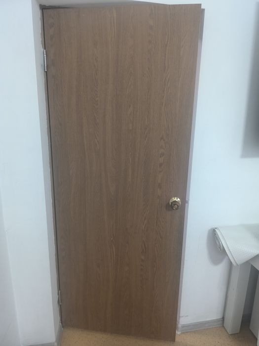 Продам межкомнатный дверь