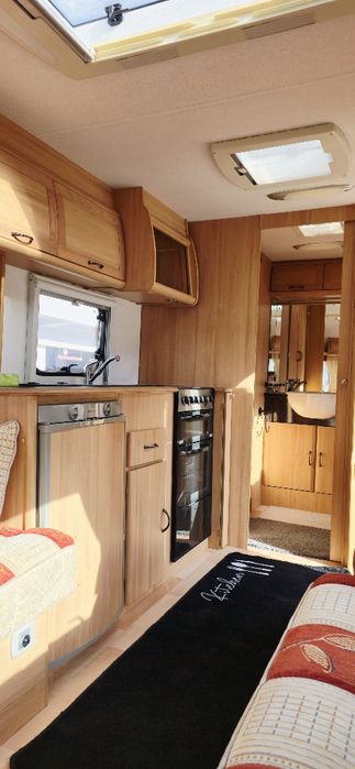 EXCELENTA 2 berth 2006, curata si uscata, bine intretinuta. Posibil schimb cu ATV Renegate 1000 sau 4x4. INAMATRICULATA RO