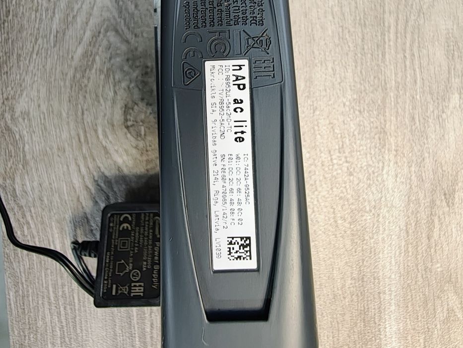 Рутер Microtik RB952U1-5ac2nD-TC

FCC: TV/RB952-5AC2ND