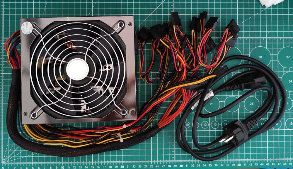Блок питания Huntkey 700W
