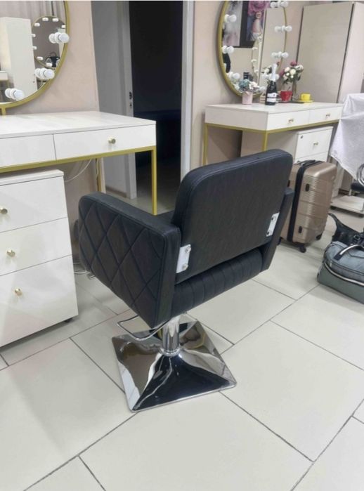 Кресло парикмахерское продаю