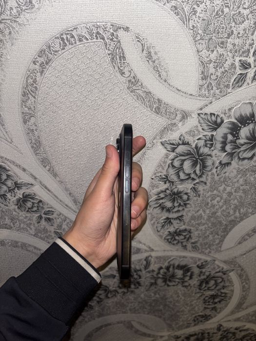 iPhone 16 pro с гаранти