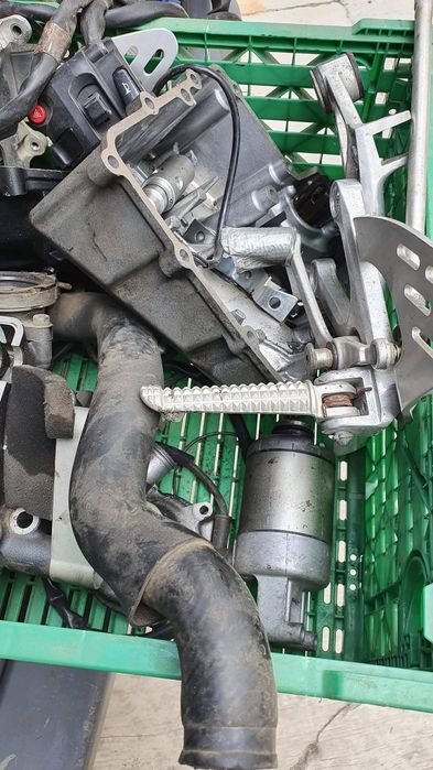 Dezmembrez yamaha r6 carburație motocicleta speed moto piese