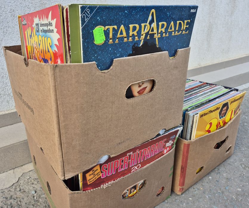 Lot Discuri Vinil colectie 700 in stare buna cu muzica usoara 

- lot