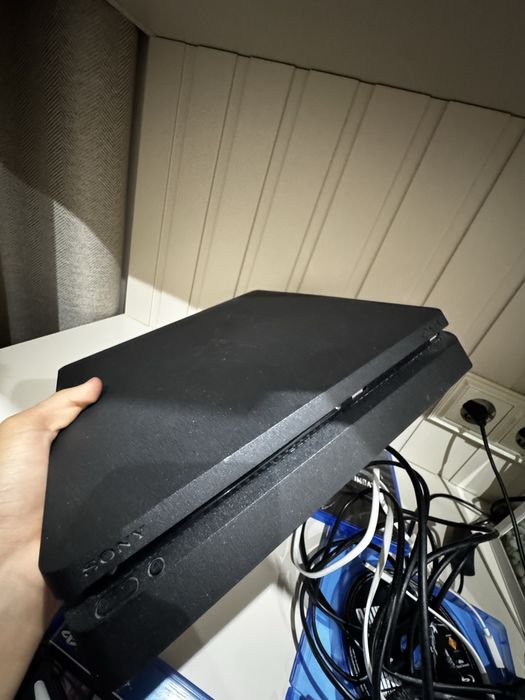 Плейстейшн 4 2 джостика.