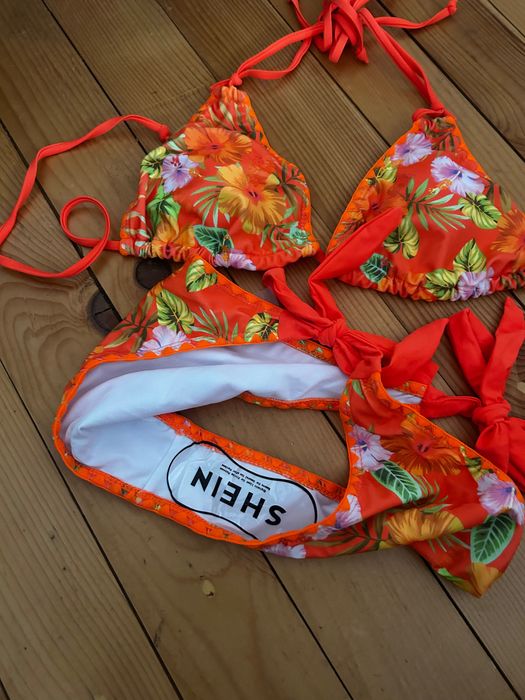 Секси бански на пеперуди и  паяжина