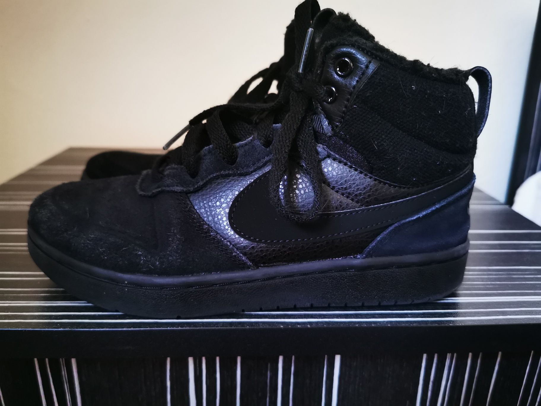 Детски зимни кецове Nike, номер 35 гр. София Оборище • OLX.bg