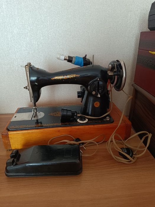 Швейная машина Подольск СССР электрическая