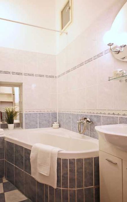 Дава се под наем Двустаен апартамент в Пловдив, Център - 67 кв.м за 280.5 € - Снимка #3